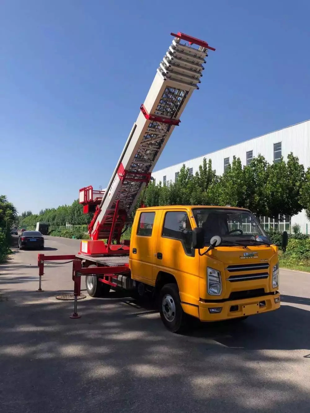 唐县附近的云梯车出租服务：轻松解决高空作业需求